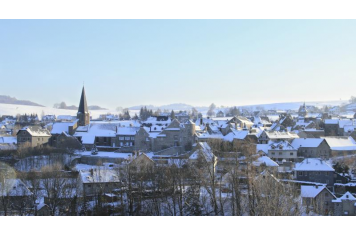 Besse sous la neige Office de tourisme du massif du Sancy